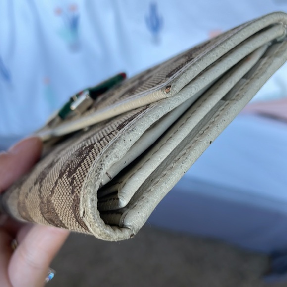 SOLD- GUCCI- vintage long wallet - Picture 7 of 17